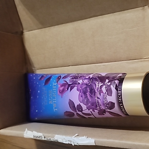 Victoria's secret LIMITED EDITION enchanted Rose twilight body lotion RARE - Picture 2 of 4